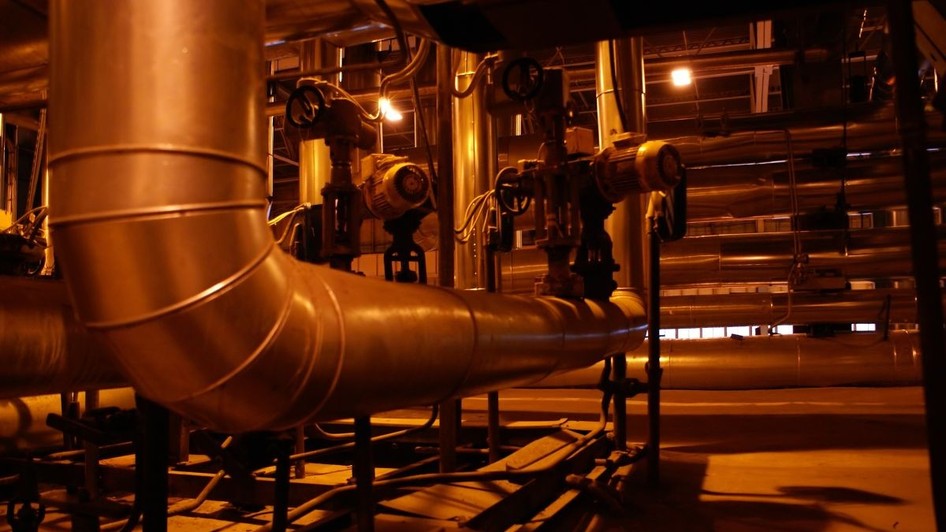 Conducte în interiorul unei centrale energetice. Poză cu caracter ilustrativ. Foto: Shutterstock