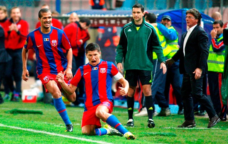 Ce-i uneşte pe Fabregas, mijlocaşul lui Arsenal, şi ”Dodel” de la Steaua: ambii încalcă regulile de circulaţie