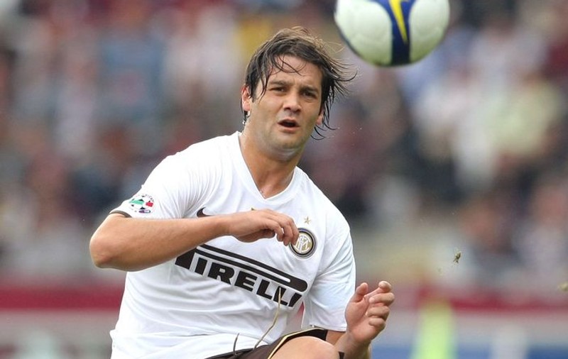 Cristi Chivu cere mai mulţi bani de la Inter Milano