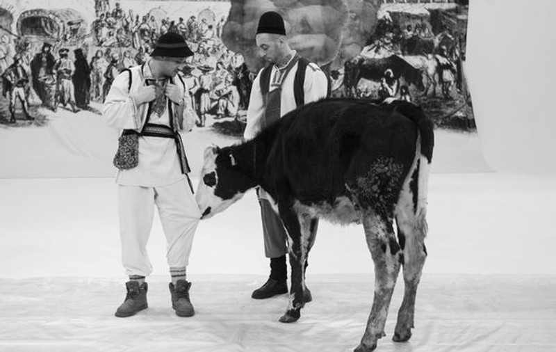 Filmări cu surprize la Românii au artişti! Uite cine l-a atacat pe Mihai Bendeac! 