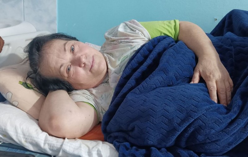 „Rezistă, te rog! Îți promit că vei avea nepoțica mult dorită”. Mesajul unui ucrainean pentru mama lui rănită, căreia medicii i-au spus că are oasele făcute „caviar”