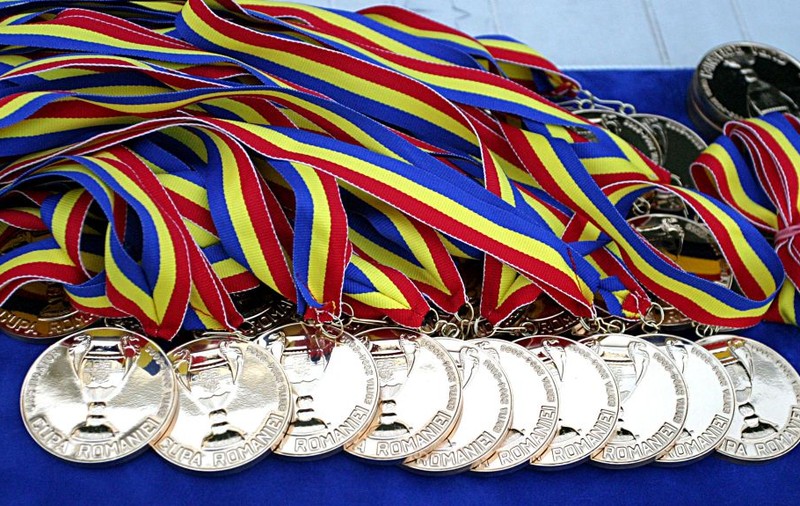 Trei olimpici susțin că au fost umiliți la o festivitate de premiere în Gorj. Li s-a cerut să plece din sală, pe motiv că „nu se află pe liste”!