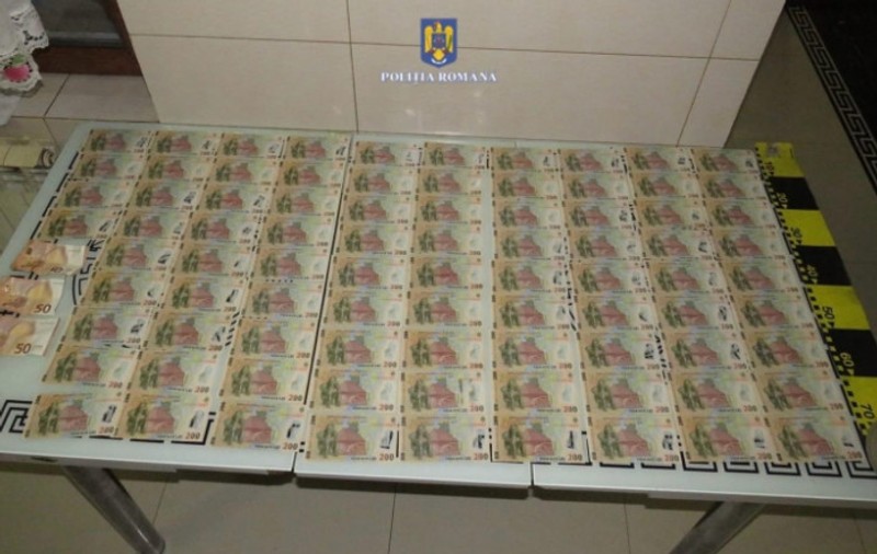False măicuțe, reținute pentru înșelăciune. Au obținut peste 250.000 de lei din servicii ritualice online