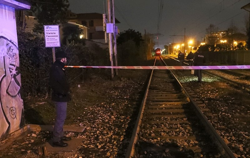 Un român s-a aruncat în fața trenului în Italia! Ce i-a făcut pe anchetatori să ia în calcul varianta sinuciderii, nu a unui simplu accident