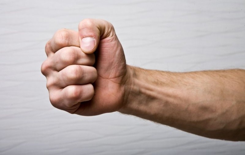 Un băiat de 15 ani, din Constanţa, a ajuns în comă profundă la spital, după un pumn de la un tânăr kickboxer