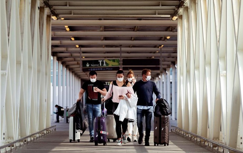 Turiști ruși cu bunuri în valoare de peste 8,5 milioane de euro la ei, jefuiți pe aeroportul din Barcelona