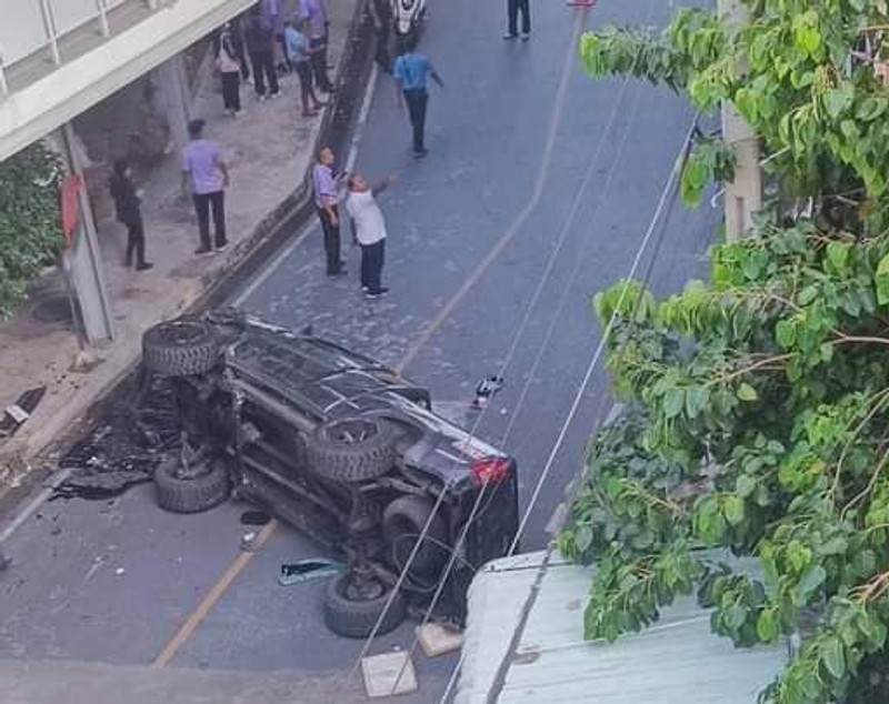 Momentul în care o mașină cade de la etajul 4 al parcării unui spital din Bangkok. Cum s-a produs accidentul | VIDEO