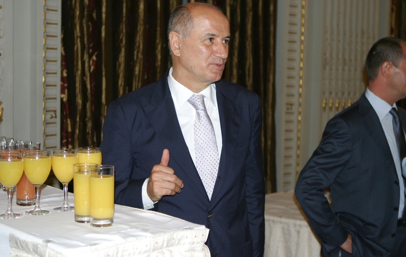 Imperiul lui George Copos intră la apă! Alexandra închide cofetării!