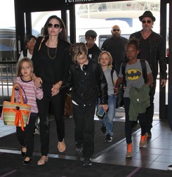 51765839 Couple Brad Pitt and Angelina departing on a flight with their kids Maddox, Pax, Zahara, Shiloh, Vivienne and Knox at LAX airport in Los Angeles, California on June 6, 2015. Couple Brad Pitt and Angelina departing on a flight with their kids Maddox, Pax, Zahara, Shiloh, Vivienne and Knox at LAX airport in Los Angeles, California on June 6, 2015. Pictured: Brad Pitt, Angelina Jolie, Maddox Jolie-Pitt, Pax Jolie-Pitt, Zahara Jolie-Pitt, Shiloh Jolie-Pitt, Vivienne Jolie-Pitt, Knox Jolie-Pitt FameFlynet, Inc - Beverly Hills, CA, USA - +1 (818) 307-4813