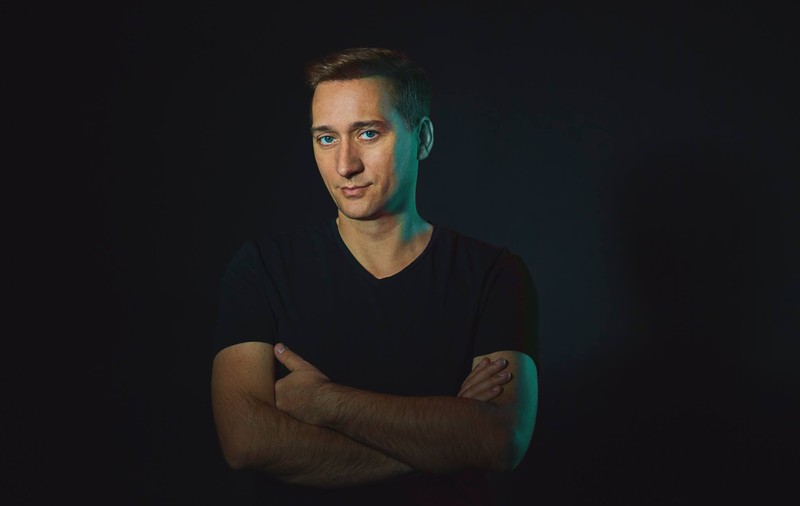În turneele sale, Paul van Dyk a parcurs de peste șase ori distanța Pământ-Lună și înapoi. Dj-ul vine pe 1 decembrie la București