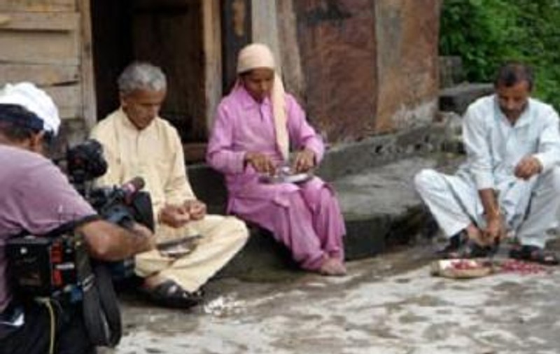 ”Aşa e tradiţia. Mai mulţi fraţi au aceeaşi soţie!”