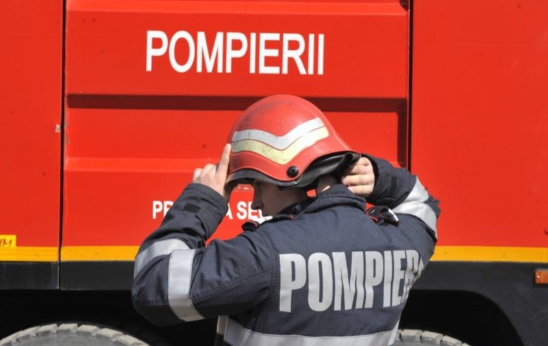 Un pompier aflat în timpul liber a stins singur un incendiu!