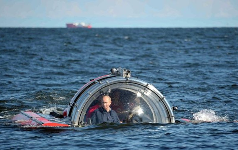 Putin s-a scufundat... LA PROPRIU