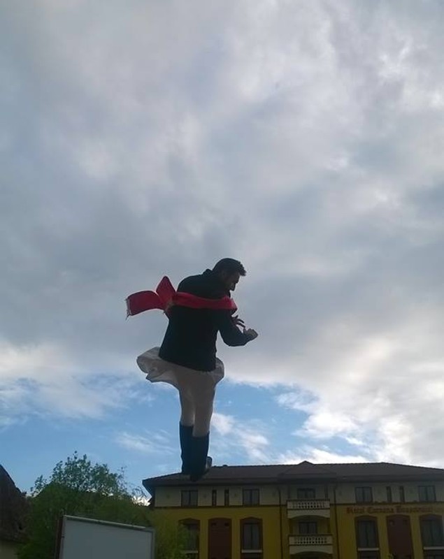 „Aruncarea în ţol”, respectată de grupul Junilor Tineri la Brașov | GALERIE FOTO