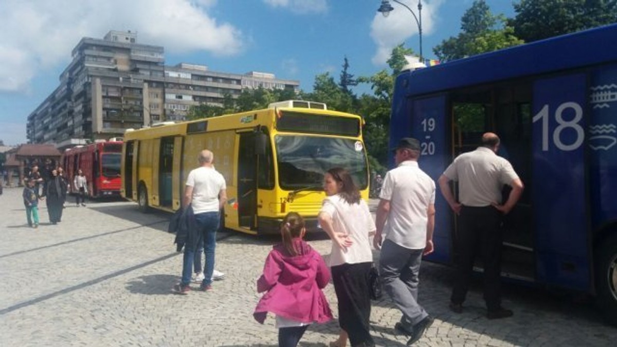 Trei autobuze vopsite în culorile tricolorului pornesc din Iași în toată țara. ”Caravana Unirii” găzduiește un muzeu în anul Centenarului