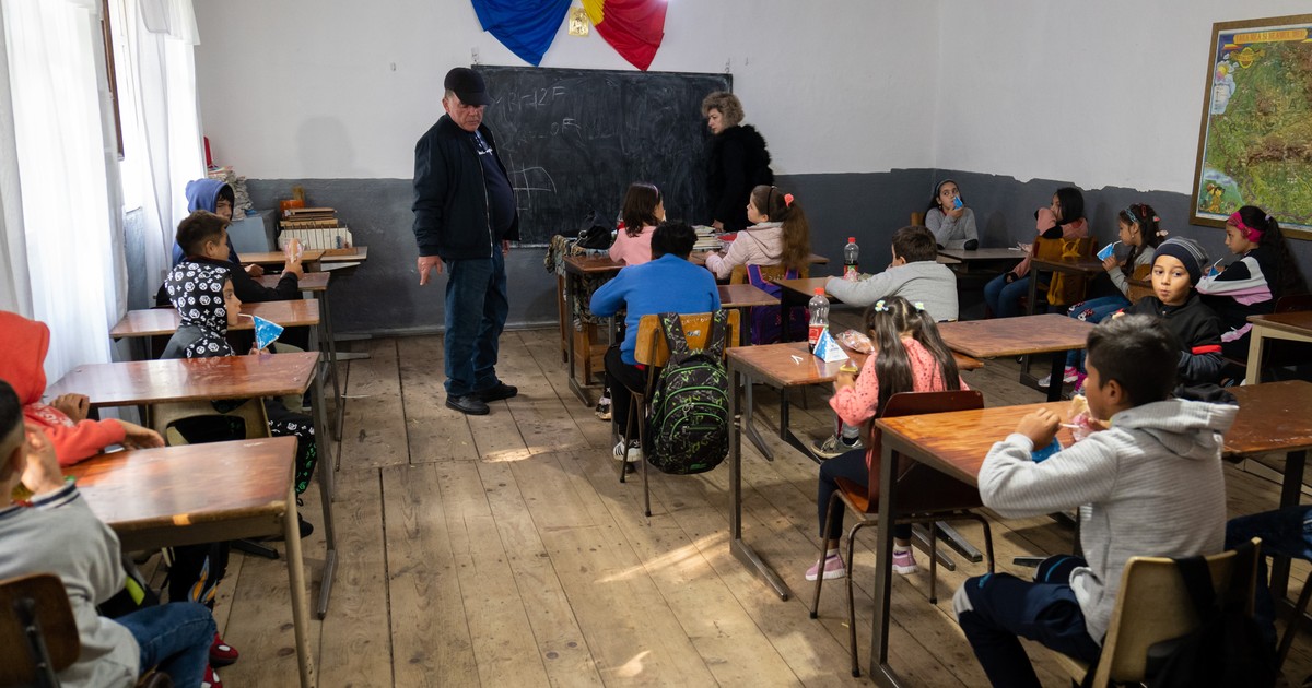 Prima zi de scoala la Stamate, Suceava. Foto: Raul Ștef