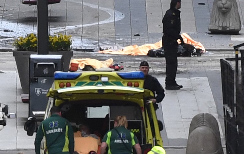 Bilanțul atacului din Stockholm a crescut la cinci morți. O femeie a murit la spital