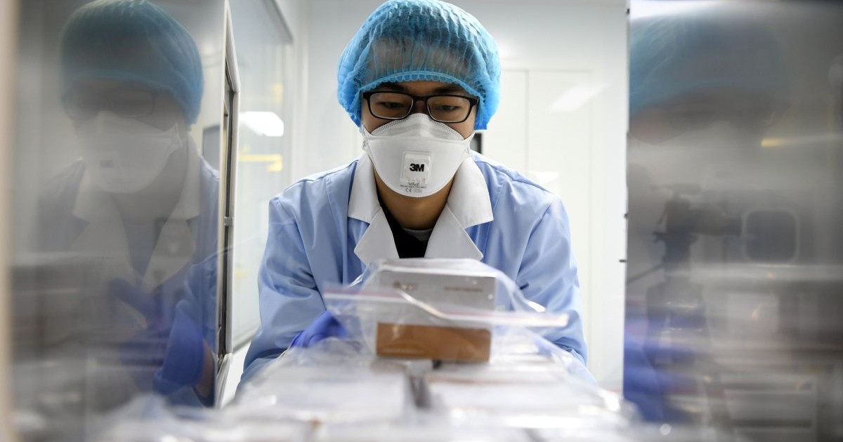 Mai multe echipe de cercetători lucrează la dezvoltarea unui vaccin FOTO: EPA