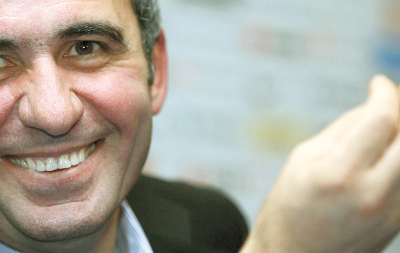 Hagi, dorit în Iran!