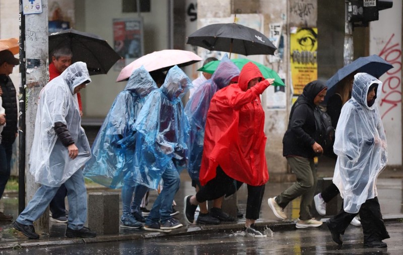 Peste jumătate din ţară, sub cod galben de furtuni. Până când este valabilă atenționarea meteo ANM