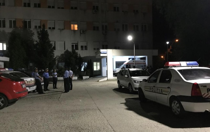 Pacient lăsat să moară vizavi de spitalul din Rovinari, Gorj. Medicul a refuzat să traverseze strada