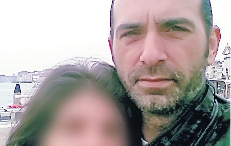Pictorul îşi tortura iubitele