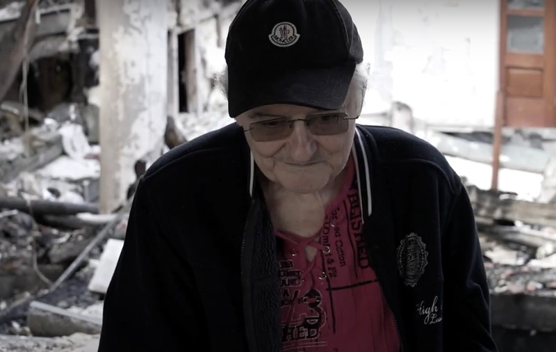 Reacția lui Irinel Columbeanu când a ajuns la vila din Izvorani, care a ars în 2020: „Simt o emoție puternică”. Vila în care a locuit a fost distrusă de flăcări