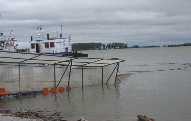 Cod portocaliu de inundaţii pe mai multe râuri din ţară
