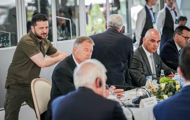 Răspunsul lui Zelenski când a fost întrebat de Libertatea cum ar trebui România să ajute Ucraina în drumul spre NATO. A invocat  momentul în care „relațiile noastre au devenit  mai bune”
