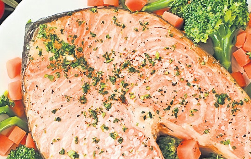 Somon cu legume | O reţetă pe zi