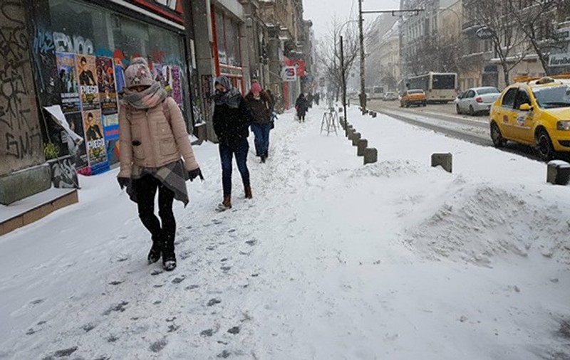 ANM a prelungit cu două zile atenționarea meteo de vremea rea. Ninsori, ger și polei, până joi