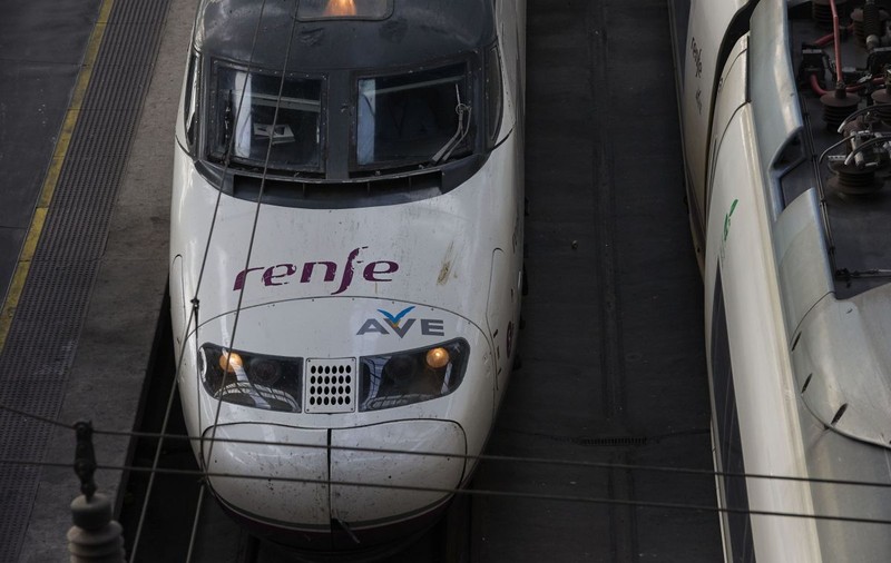 Circulația trenurilor de mare viteză dintre Madrid și Barcelona, suspendată după furtul unor cabluri