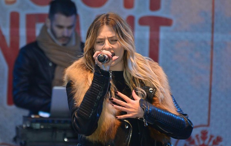 Lidia Buble îl soarbe din priviri pe Cătălin Botezatu. Numai Răzvan Simion mai are parte de așa ceva