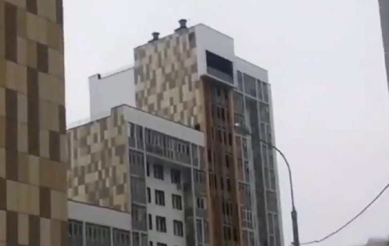 Caz șocant în Rusia. O femeie a aruncat un bebeluş de doar două luni de la etajul 13 al unui bloc turn