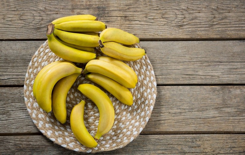 Greșeala pe care mulți o fac atunci când mănâncă banane, explicată de un nutriționist: „Acolo sunt nutrienții”