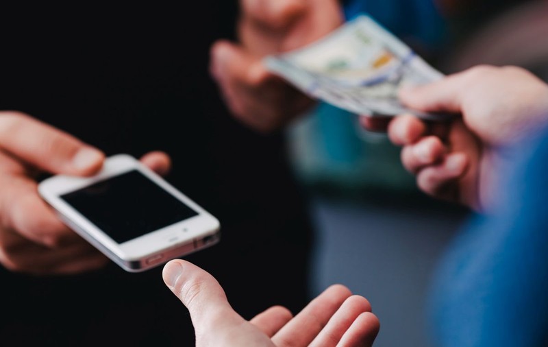 5 criterii de care să ții cont când cumperi un telefon mobil second-hand