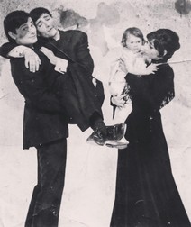Dan Tufaru, Florian Pittiș, Anda Călugăreanu și, în brațele acesteia, Alice Dumitrescu