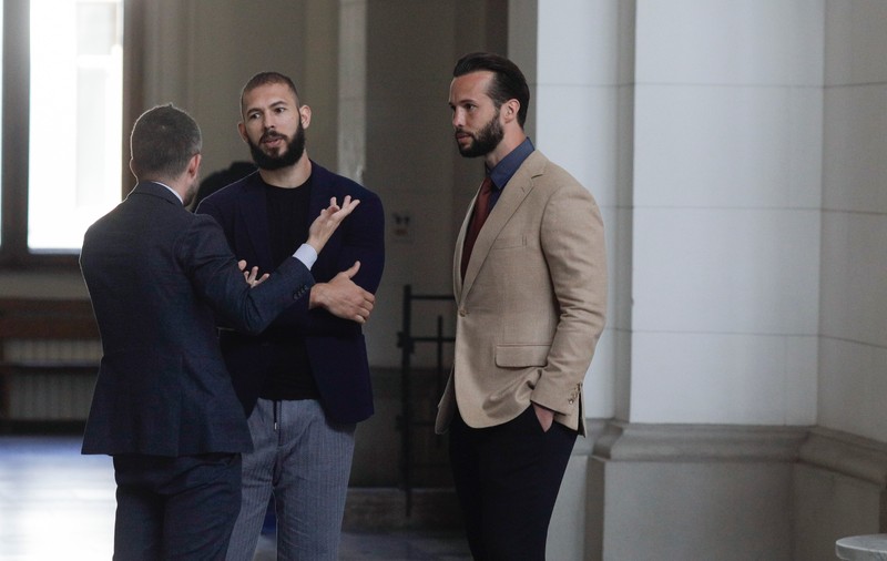 Ce se întâmplă după ce frații Tate au fost trimiși în judecată. Ce le-au pus în vedere judecătorii, în urma înregistrării dosarului la Tribunalul București