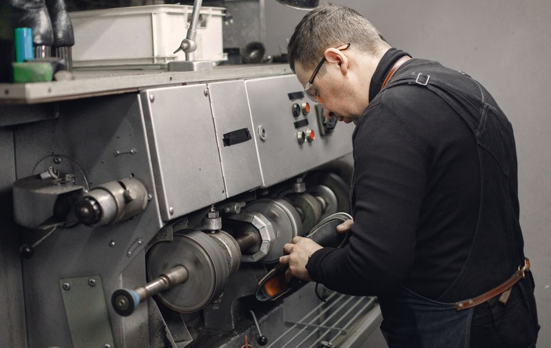 Compresoarele cu șurub: soluția ideală pentru proiectele industriale și profesionale