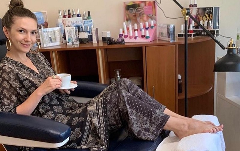 Cum se relaxează Adela Popescu după o zi încărcată. „ Am descoperit că poți avea o experiență spa și fără spa, chiar la tine acasă”