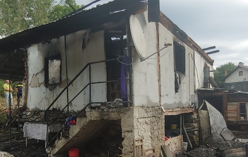 Un băiețel de 6 ani a murit, iar o femeie e dată dispărută, după un incendiu la o casă din comuna vâlceană Vaideeni