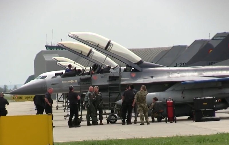 Trei aeronave F-16 Fighting Falcon ale Olandei au aterizat la Feteşti. Ce misiune au
