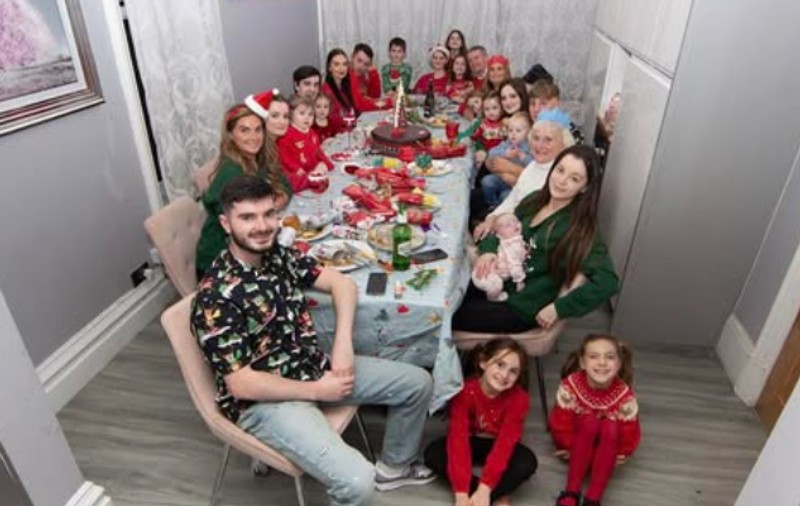 Crăciunul în cea mai numeroasă familie britanică.  Buget de peste 6.000 de euro, 4 brazi și 300 de cadouri: „Totul e să ne amintim unde le-am ascuns”