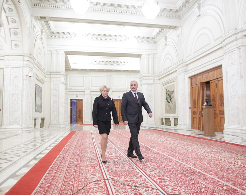 Cum s-a transformat Viorica Dăncilă într-un an și zece luni de mandat. Istoria în imagini a primei femei premier