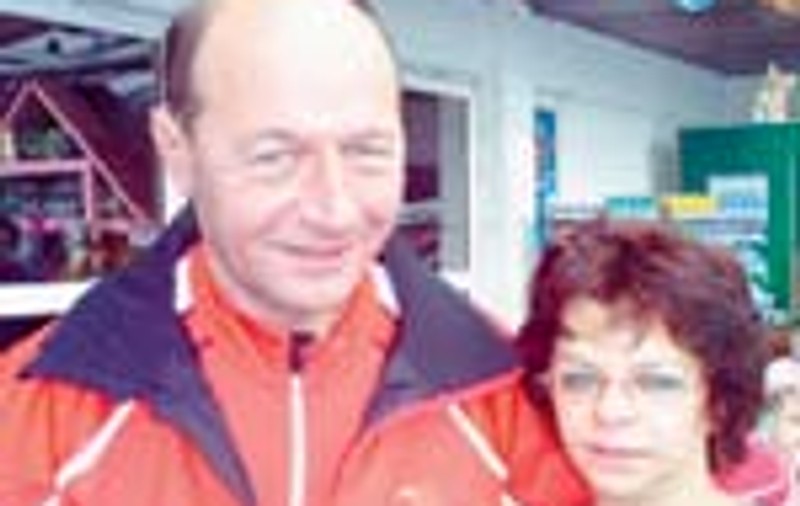 Basescu, momeala pentru agatat barbati