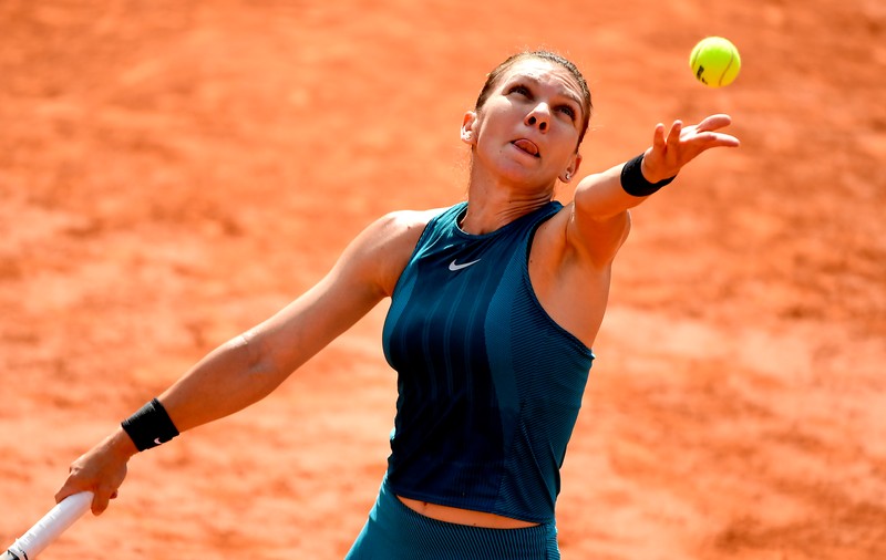 Simona Halep s-a calificat în optimile de finală la Roland Garros. A fost 7-5, 6-0 cu Andrea Petkovic. Avem două fete în ”optimi”