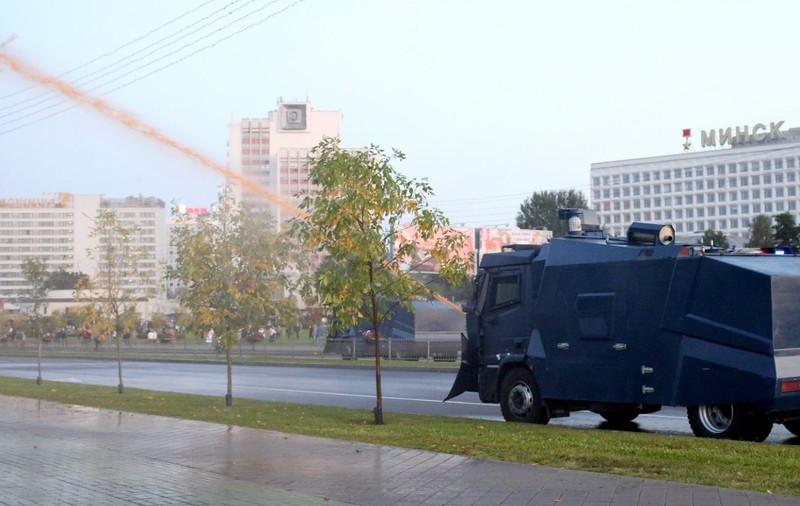 Ciocniri violente la Minsk. Mii de oameni care protestau contra lui Lukașenko au fost împrăștiați cu tunuri cu apă