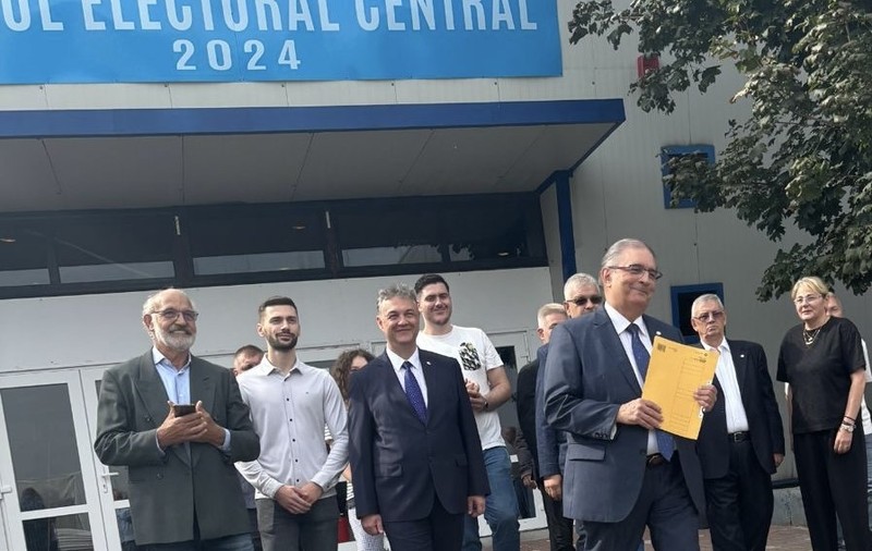 Alţi şase candidaţi, inclusiv fostul director interimar al SIE Silviu Predoiu, s-au înscris în cursa pentru Cotroceni. BEC, așteptat să se pronunțe