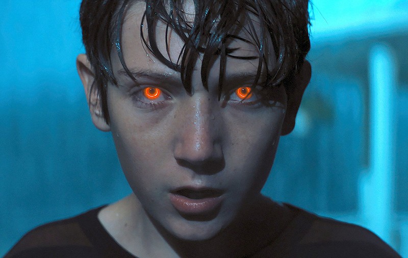 Cronică de film | „Focviu”, un exercițiu sadic de imaginație: dacă Superman ar fi fost diabolic?