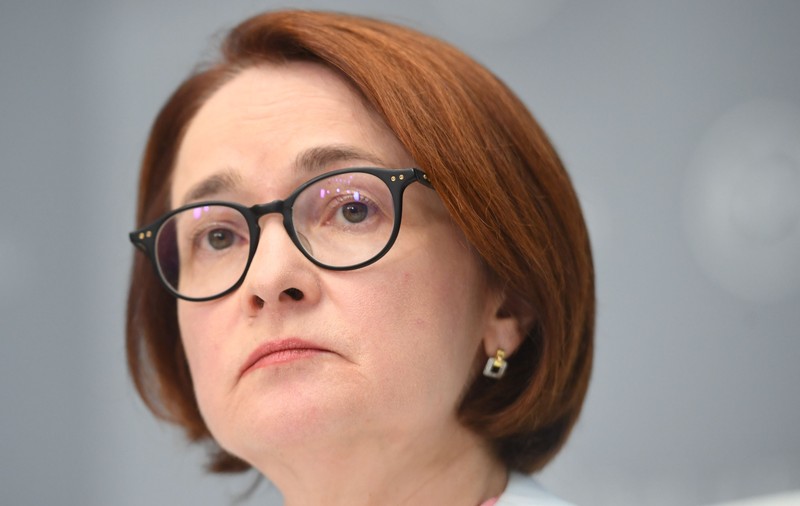 Ziarist rus către omul lui Putin: „Ce știți despre zvonul privitor la demisia președintei Băncii Centrale a Rusiei?”. Răspuns: „Nu știm nimic”